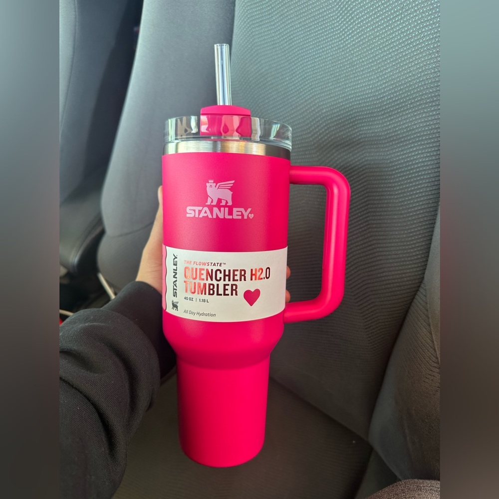Stanley Pink Valentine Heart 40 oz Quencher H2.0 Tumbler Brand New